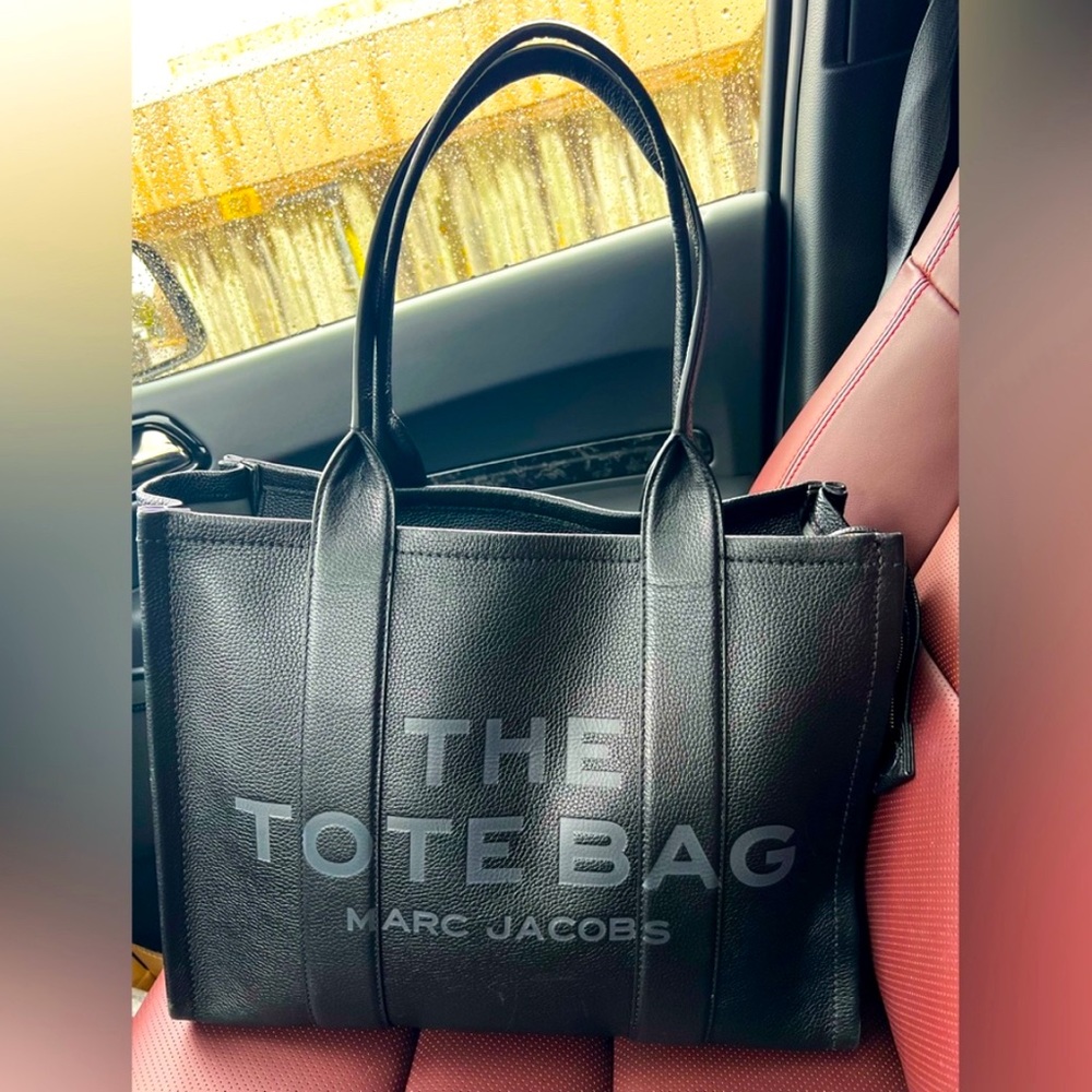 Marc Jacob Black Large Pebbled Leather Tote Bag (Comes With Dust Bag)